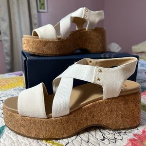 Dr Scholl’s Dottie White Platflorm Sandals